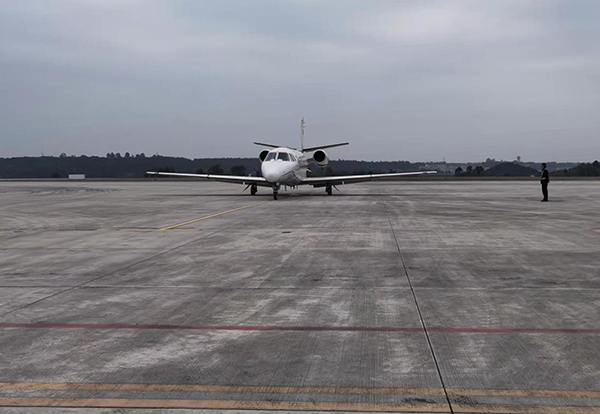 1647848700122365.jpeg 提前謀劃 周密部署 綿陽機(jī)場(chǎng)圓滿完成校飛保障2.jpeg