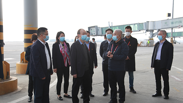 1650244403720911.jpg 市人大主任付康檢查綿陽機場疫情防控工作.jpg