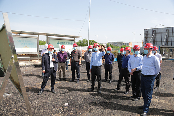 1651215153984050.jpg 市政協(xié)副主席趙朝暉在綿陽(yáng)機(jī)場(chǎng)視察監(jiān)督1.jpg