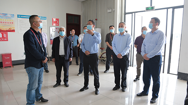 1651215165524256.jpg 市政協(xié)副主席趙朝暉在綿陽(yáng)機(jī)場(chǎng)視察監(jiān)督2.jpg