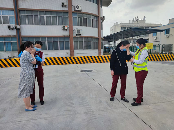 1652346481139689.jpeg 旅客服務(wù)部開展候機樓緊急疏散應(yīng)急演練2.jpeg