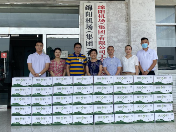 1660880922779305.png 中國人壽財(cái)產(chǎn)保險(xiǎn)公司來本場開展“夏季送清涼”活動(dòng).png