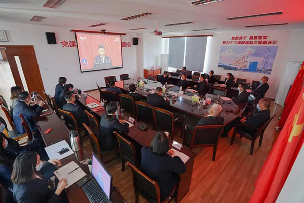 1666750796120704.jpg 綿陽(yáng)機(jī)場(chǎng)黨員干部職工收聽收看黨的二十大開幕會(huì)1.jpg