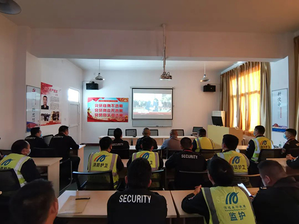 1666750807114305.jpg 綿陽(yáng)機(jī)場(chǎng)黨員干部職工收聽收看黨的二十大開幕會(huì)2.jpg