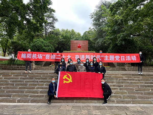 第一、第十三、第十七黨支部聯(lián)合開展“喜迎二十大·奮進新時代”主題黨日活動.jpg