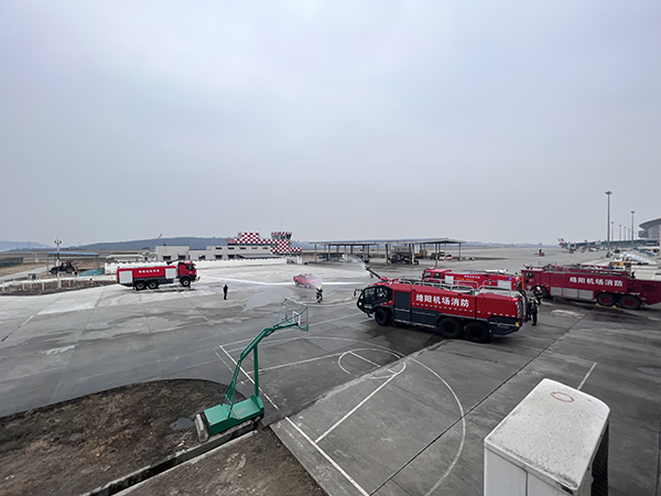 1681885197220580.jpg 以培訓(xùn)促根基 以演練夯基礎(chǔ) 綿陽機場消防護衛(wèi)部多措并舉防火災(zāi)隱患2.jpg